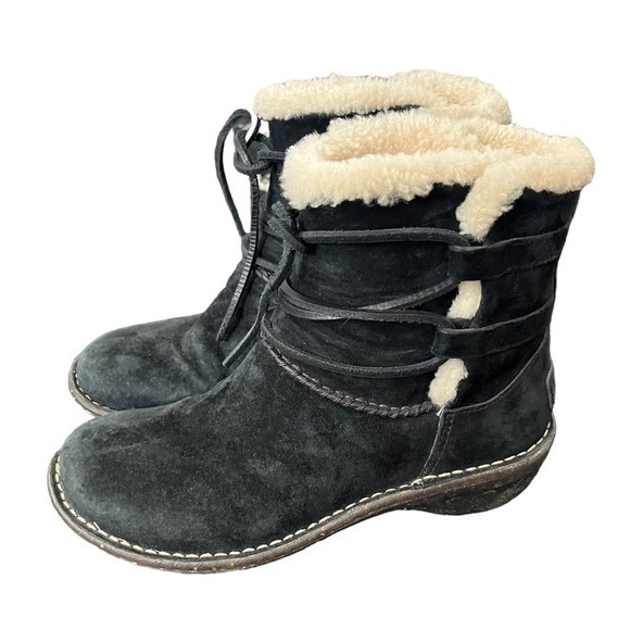 UGG Caspian ankle boots black suede, women size 7 - Picture 1 of 9